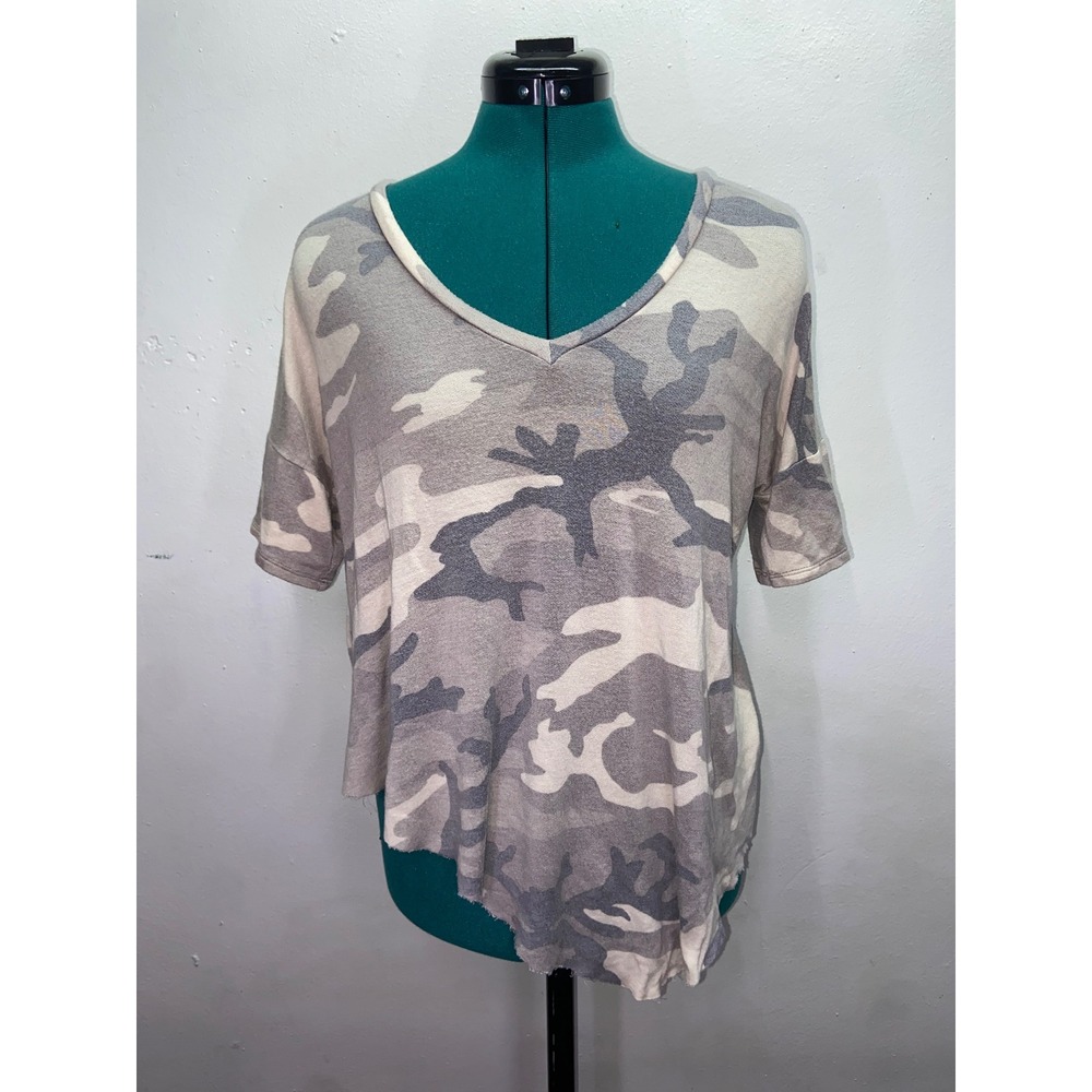 Black Bead Grey Camo V-Neck Short Sleeve Top Raw Hem Asymmetrical Grunge M/L
